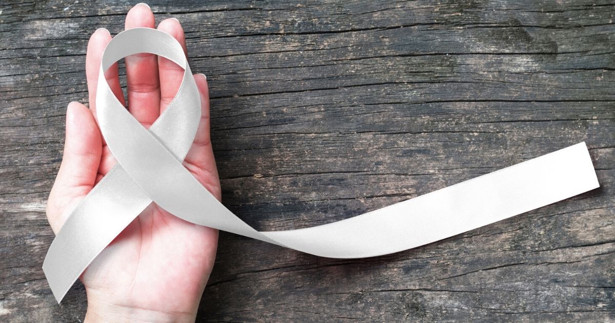 lung cancer symptoms awareness ribbon